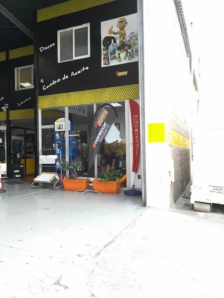 Parches y Ruedas (ConfortAuto Las Torres)